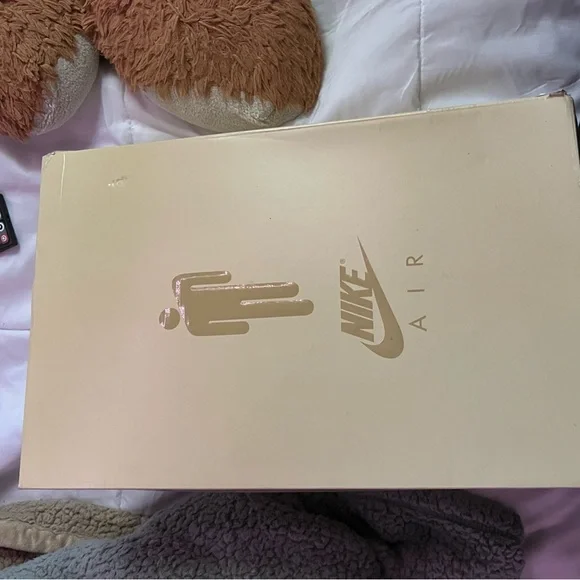 Billie Eilish mushroom nike sneakers. Size 10.5 men’s/12 women’s. - Picture 3 of 6